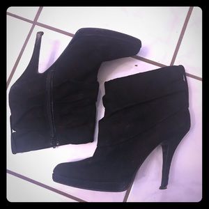 Jennifer Lopez black booties